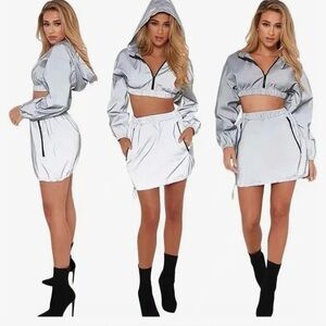 Stylish Silver Reflective Women's Skirt Set